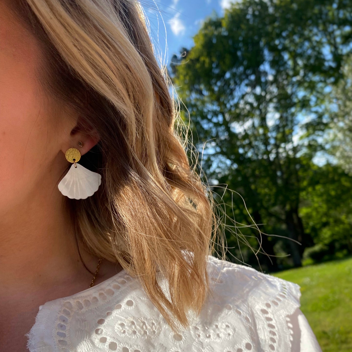 Boucles en coquillage et acier inoxydable pendantes