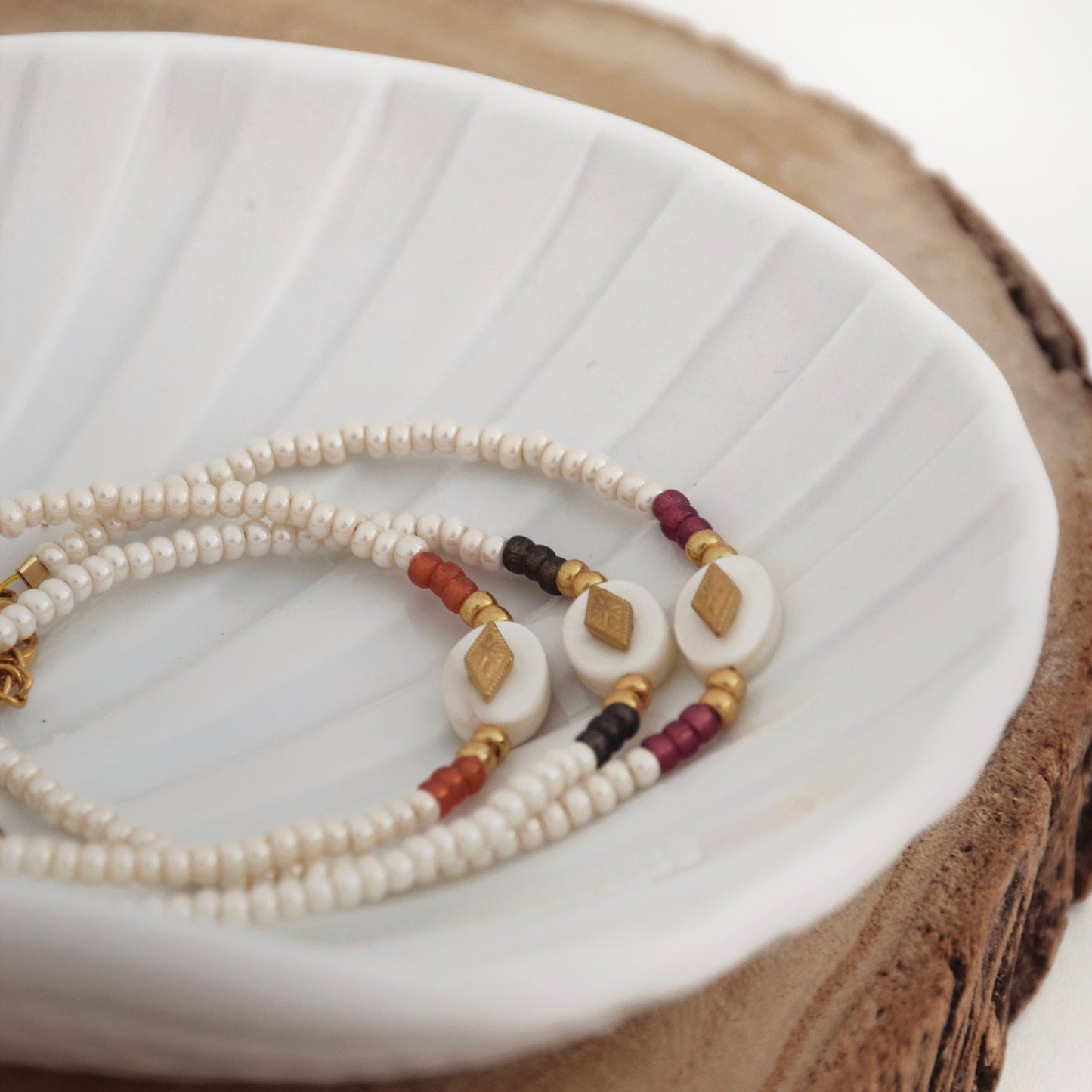 Bracelet tendance avec perle centrale en nacre - fait main