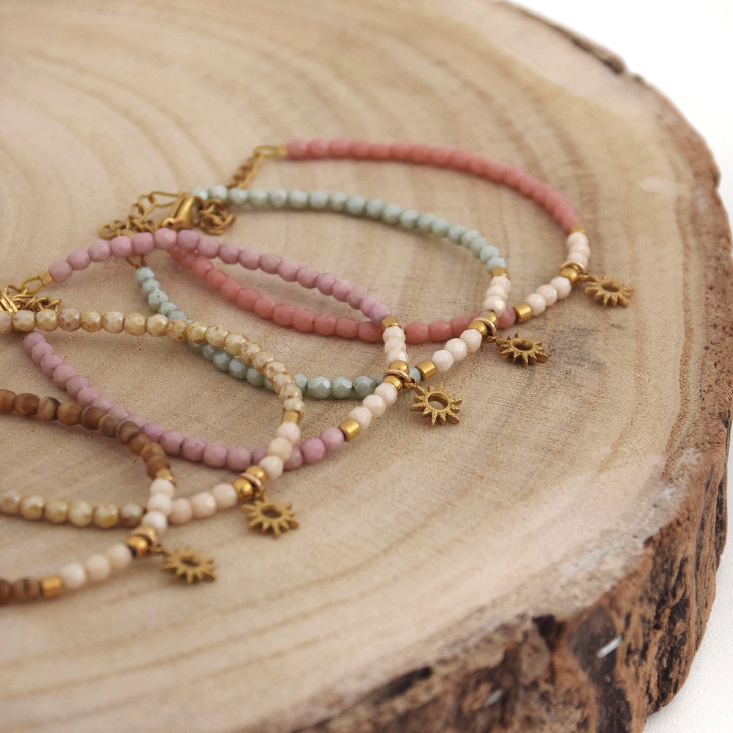 Bracelet Nour et perles colorées - pendentif soleil en acier inoxydable