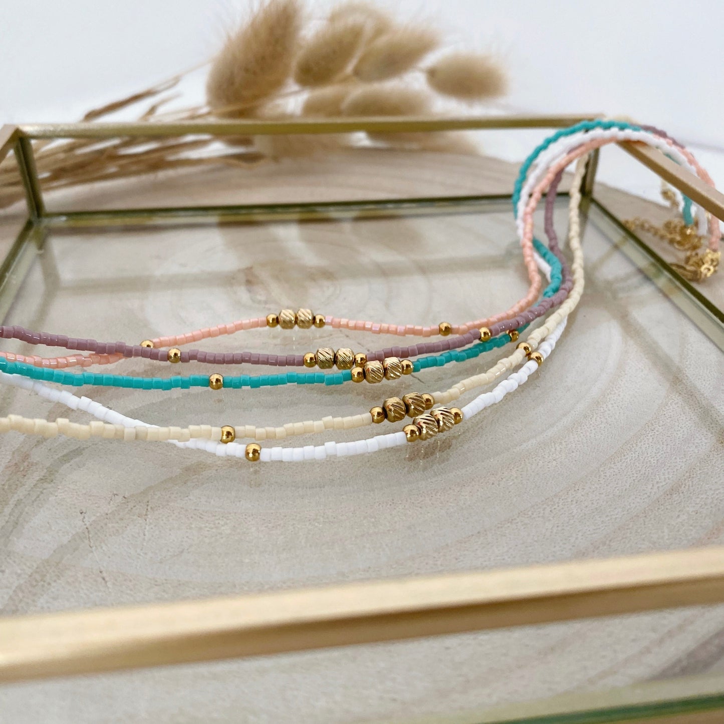 collier en perle rose, collier en perle parme, collier en perle turquoise, collier en perle écru, collier en perle blanche