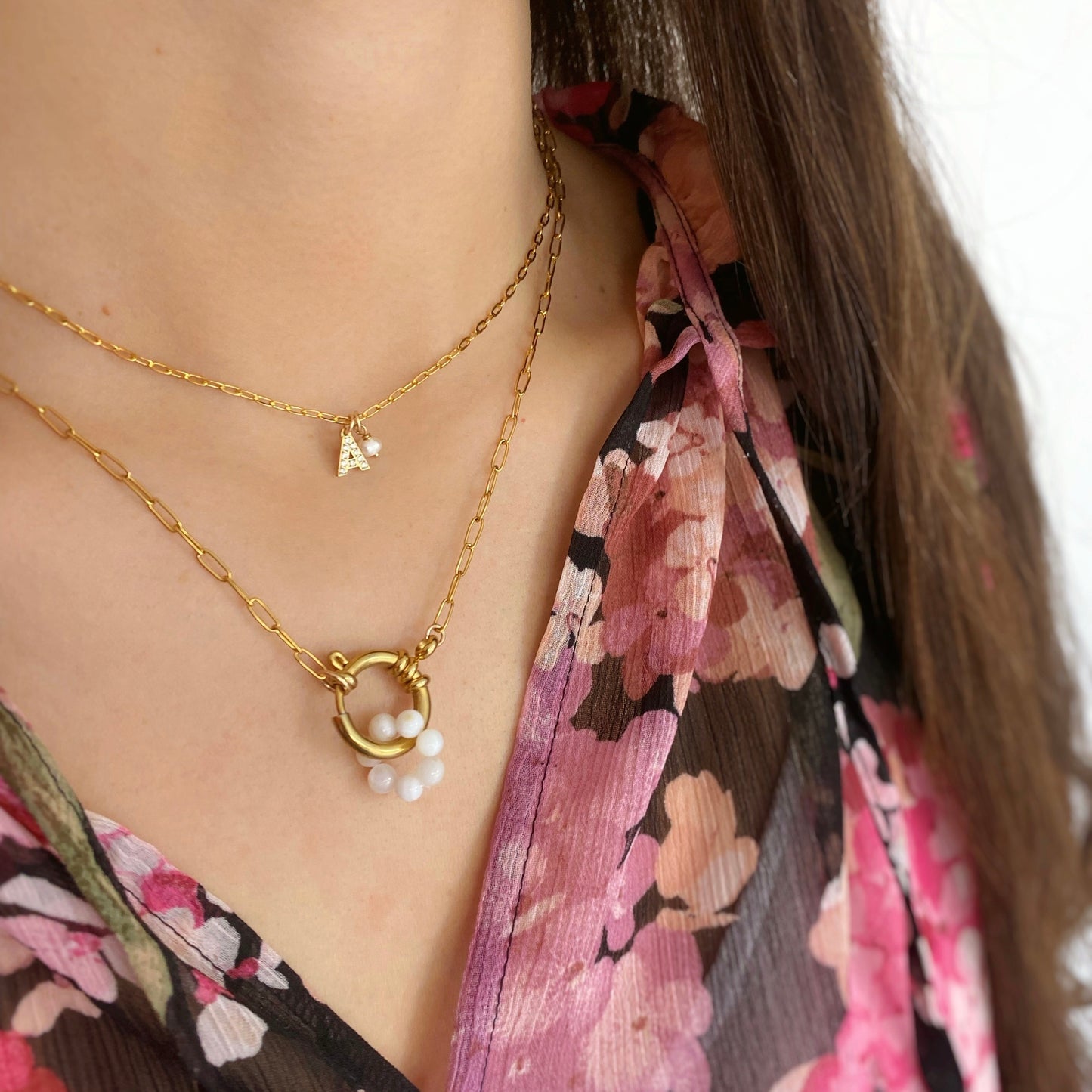 accumulation collier fin en acier et coquillage