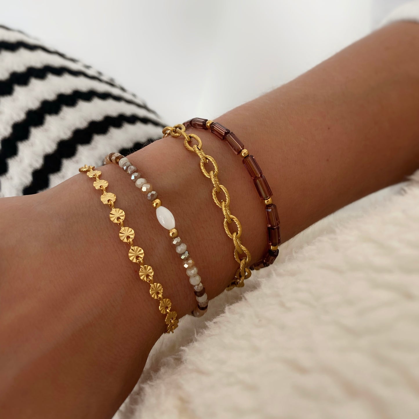 Accumulations de bracelets - marron et beige