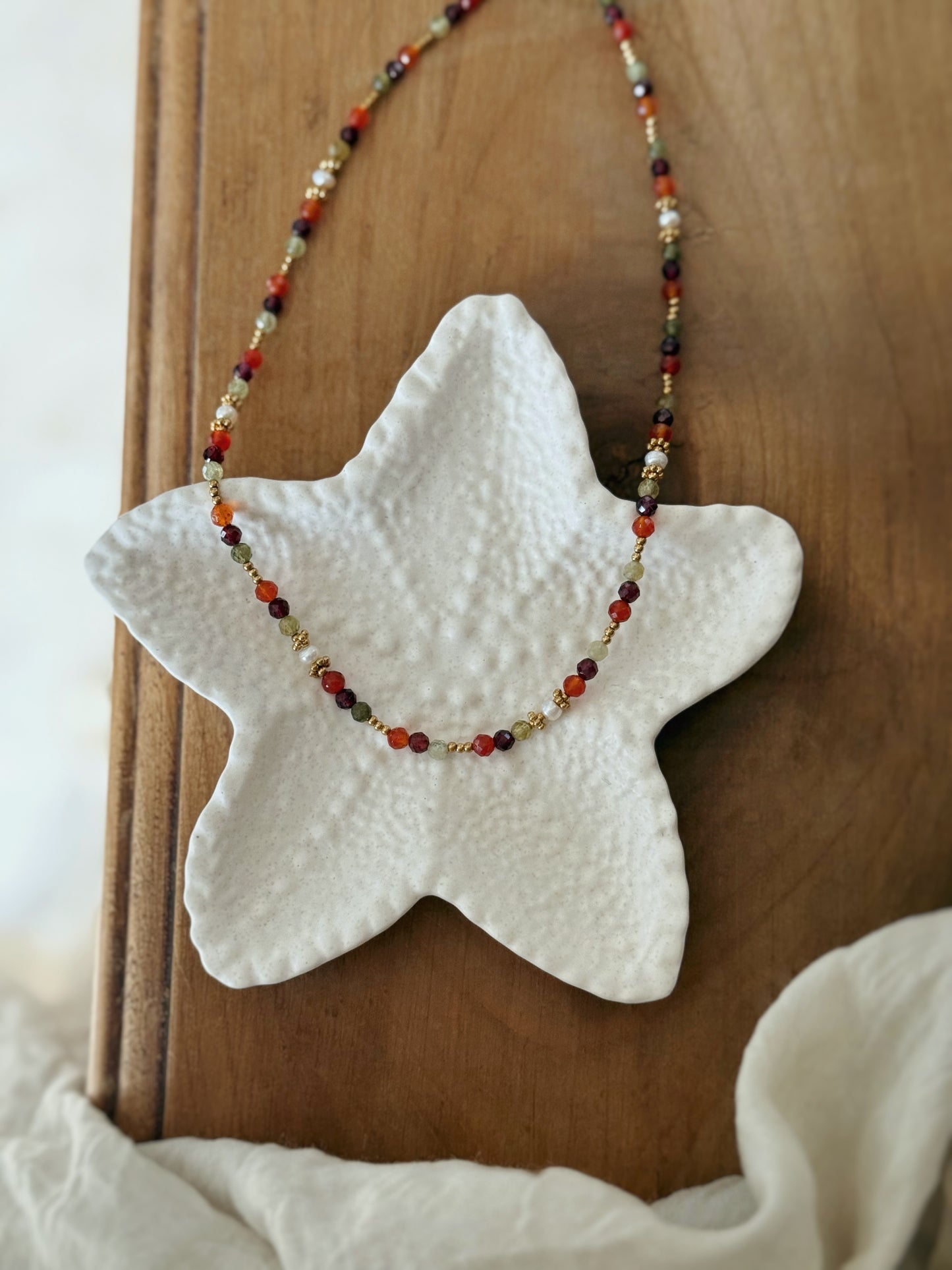 collier tons automne fait main pierres orange rouge vert blanc doré