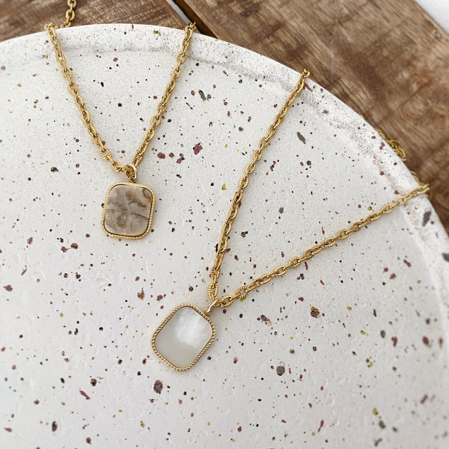 collier tendance pendentif rectangle nacré pour femme, bijoux tendances