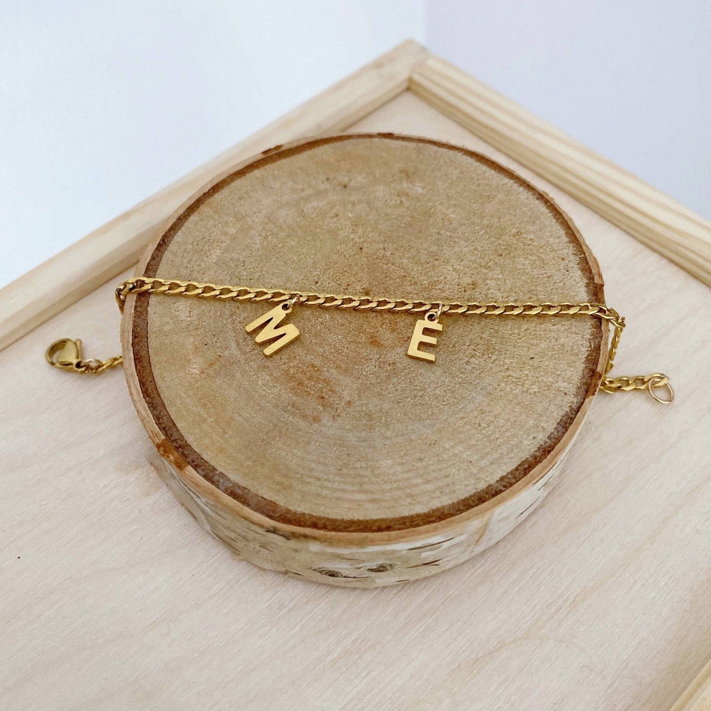 Bracelet femme personnalisable avec lettre et initiale création française