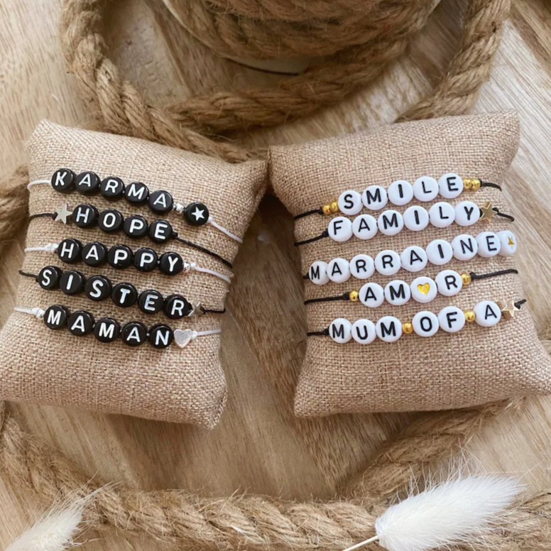 bracelet cordon personnalisable avec mot ou prénom perle lettre doré, noir
