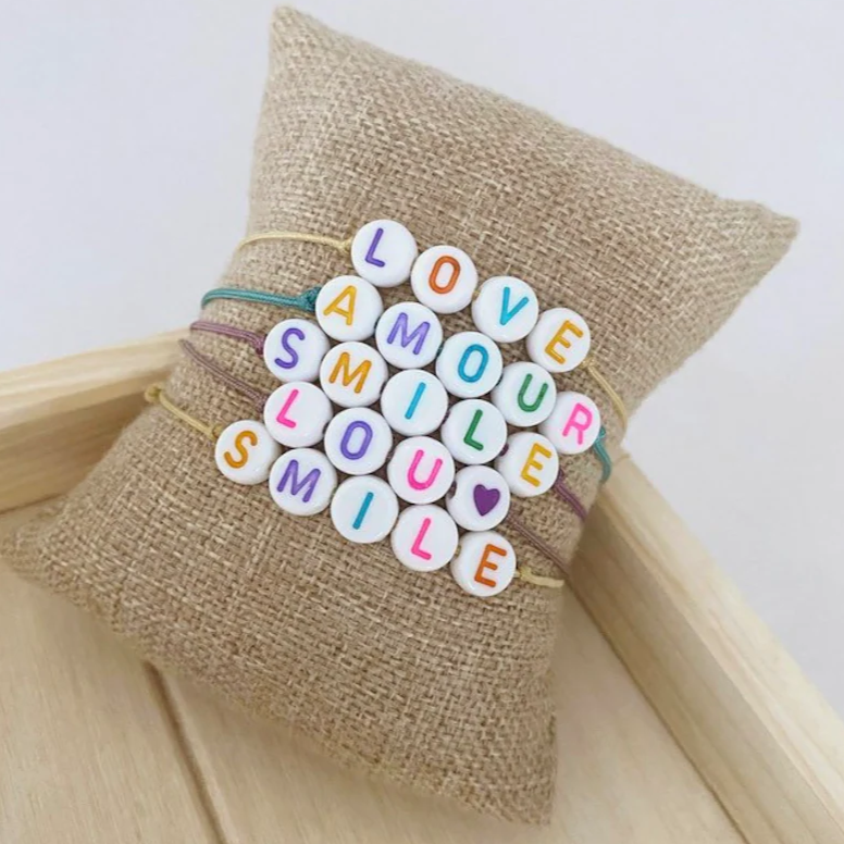 bracelet cordon coloré personnalisable smile, love, amour, prénom