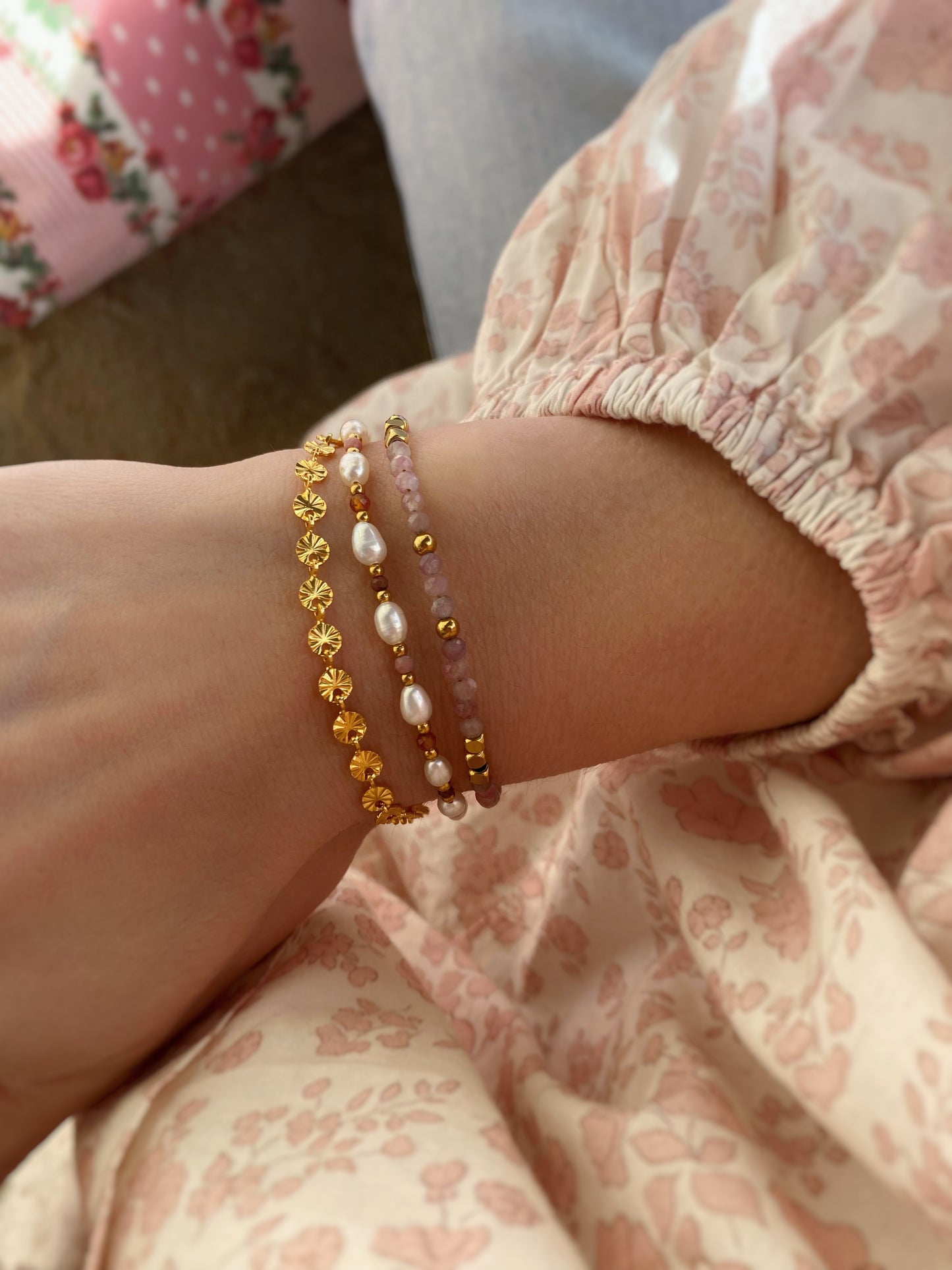 Bracelets en pierre faits main en bretagne roses