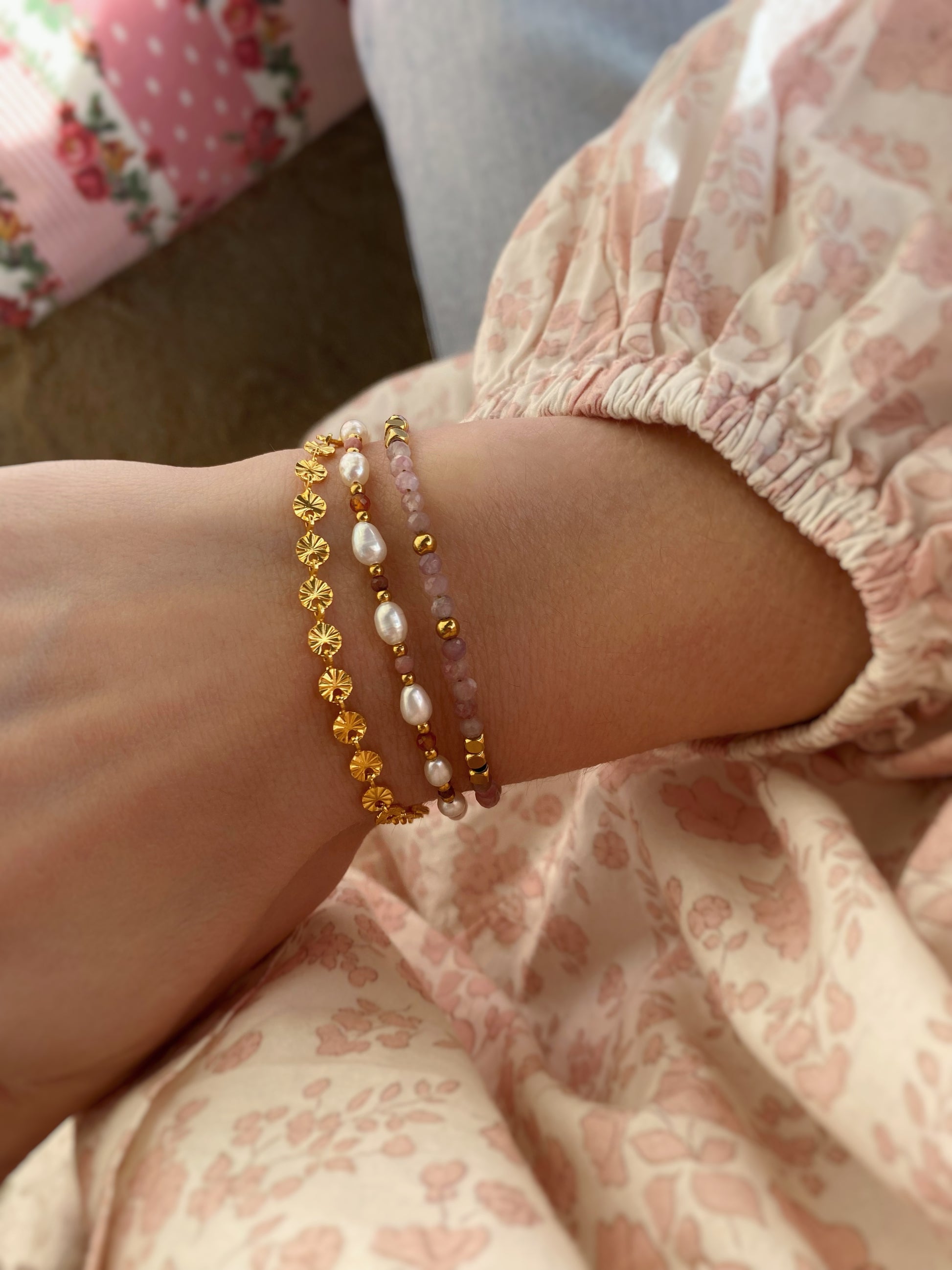 Bracelets en pierre faits main en bretagne roses