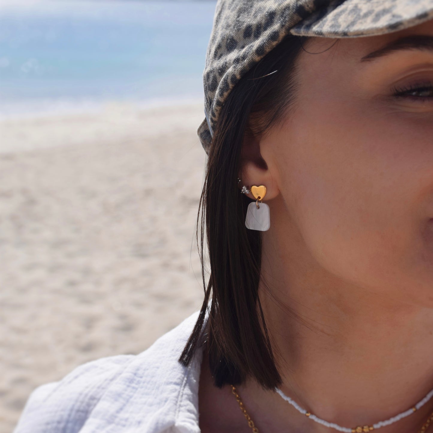 Boucles d'oreilles coeur acier et pendentif blanc 