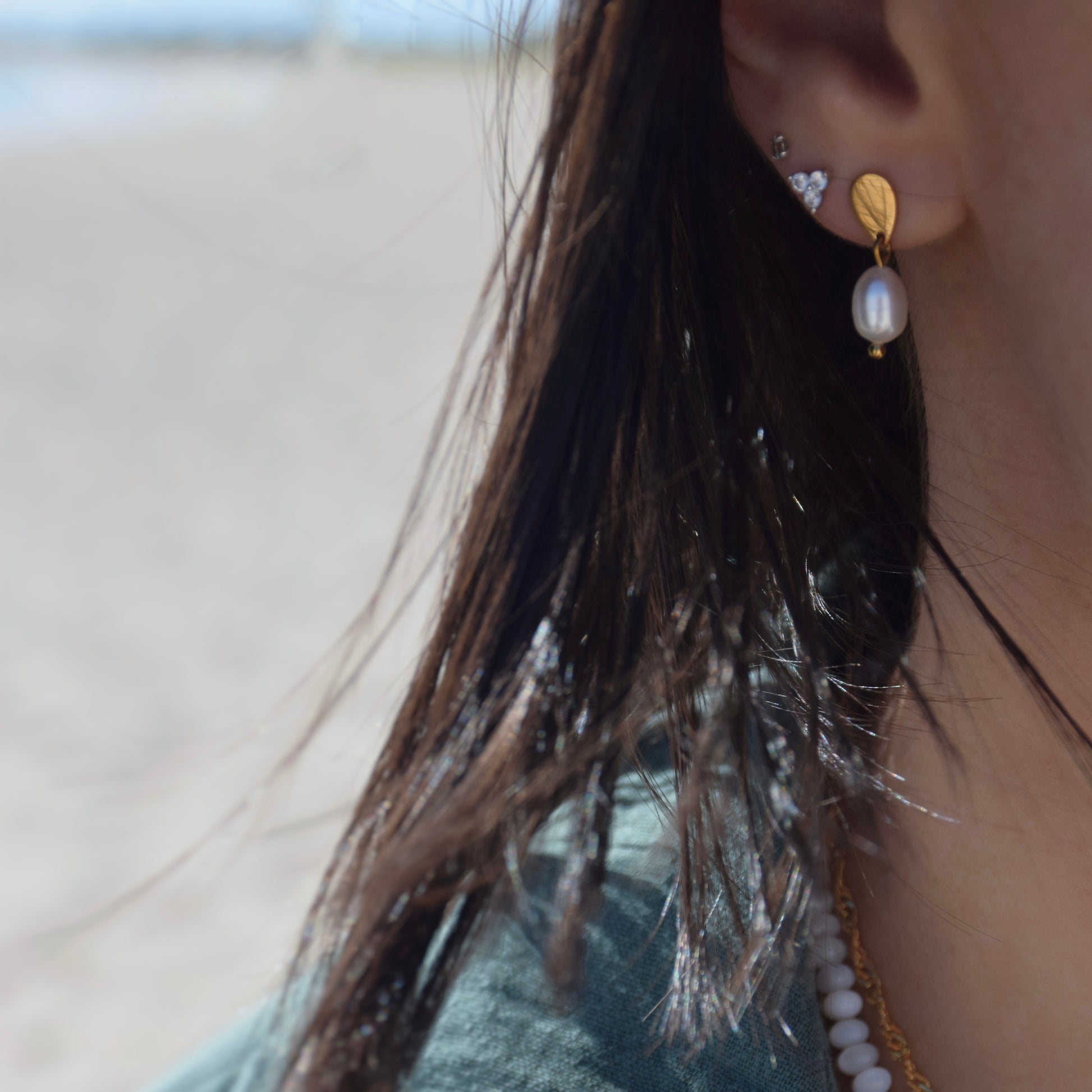 Boucles goutte et perle d'eau douce pendante