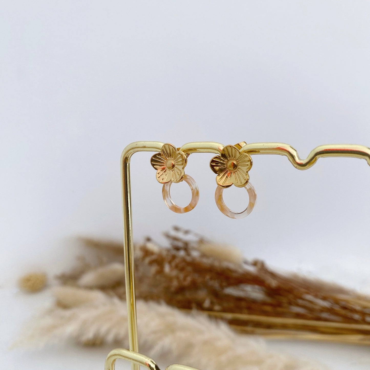 Boucles d'oreilles pour femme forme de fleur acier inoxydable doré création française en Bretagne