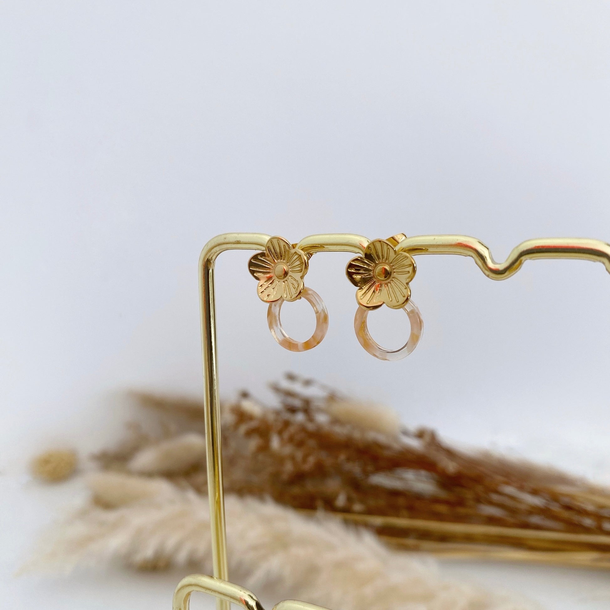 Boucles d'oreilles pour femme forme de fleur acier inoxydable doré création française en Bretagne