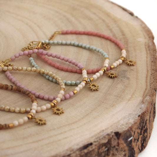 Bracelet Nour et perles colorées - pendentif soleil en acier inoxydable