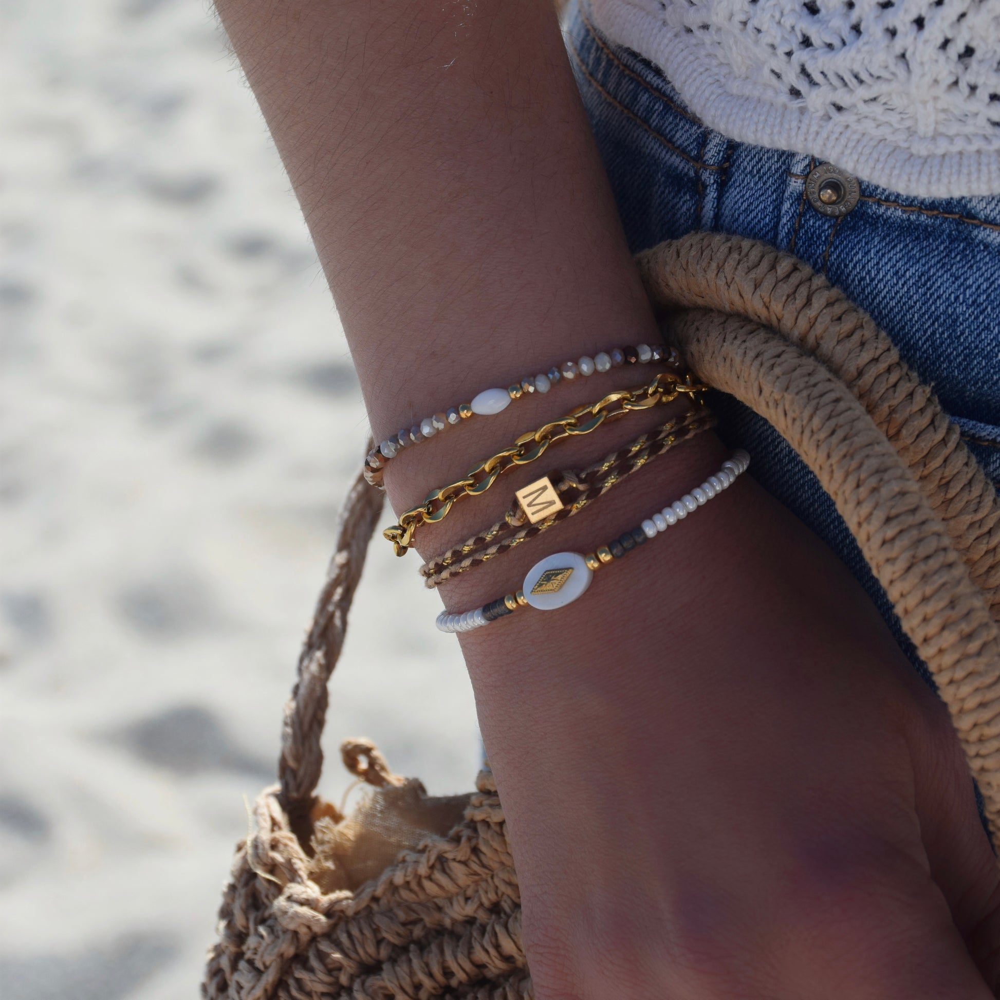 Bracelets tendances inspiration plage et tons beiges marrons