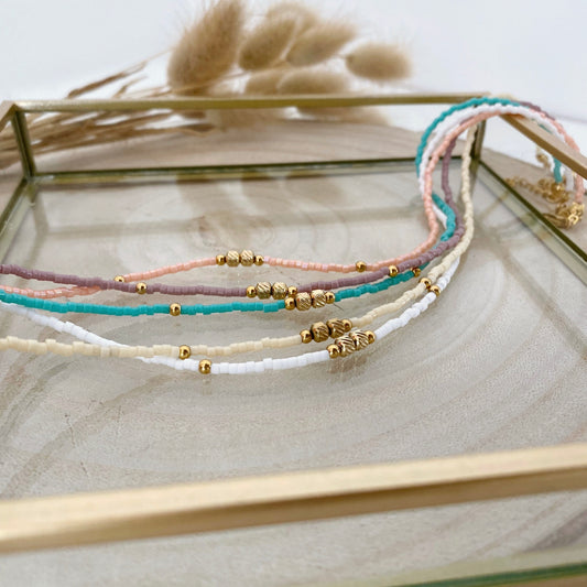collier en perle rose, collier en perle parme, collier en perle turquoise, collier en perle écru, collier en perle blanche