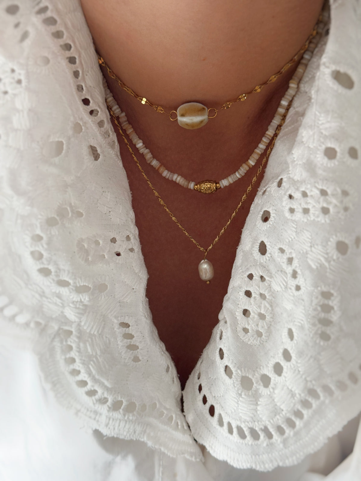 Accumulation colliers faits main, créatrice bijoux tendances et modernes