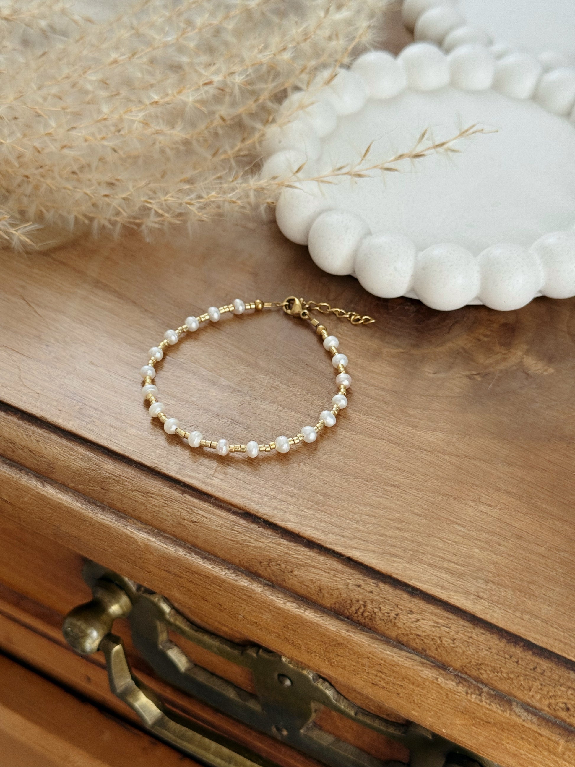 Bracelet tendance blanc et doré fait main réglable