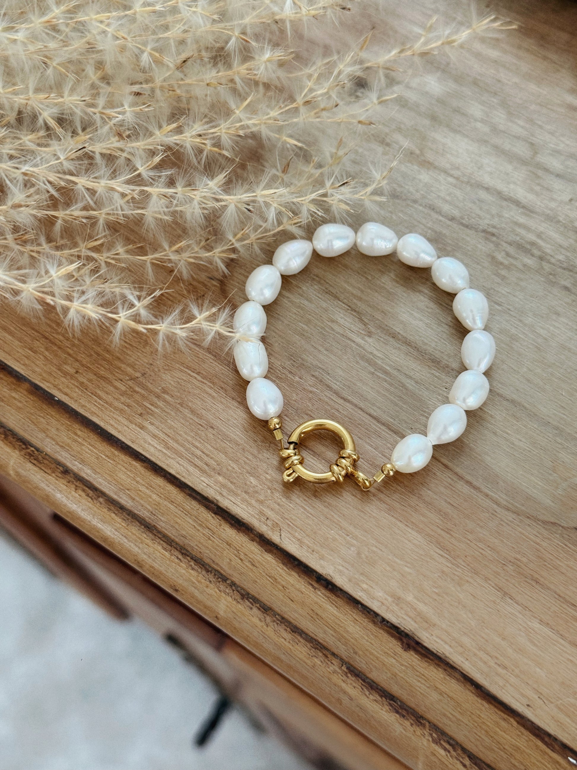 Bracelet perles d'eau douce et fermoir doré