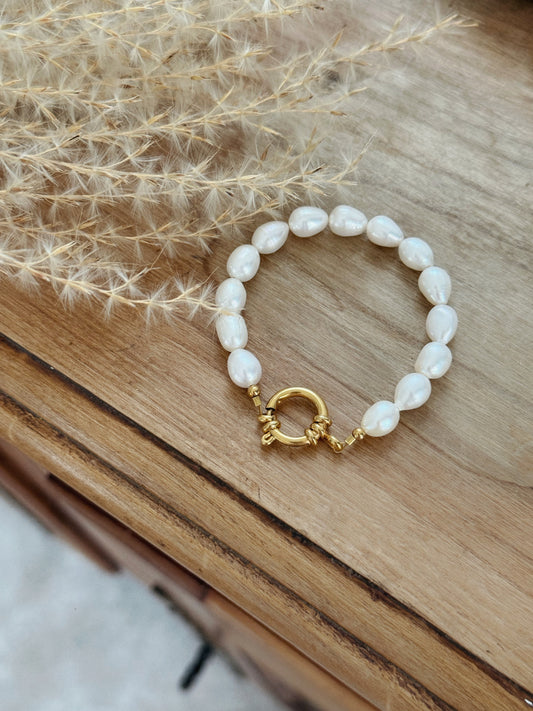 Bracelet perles d'eau douce et fermoir doré