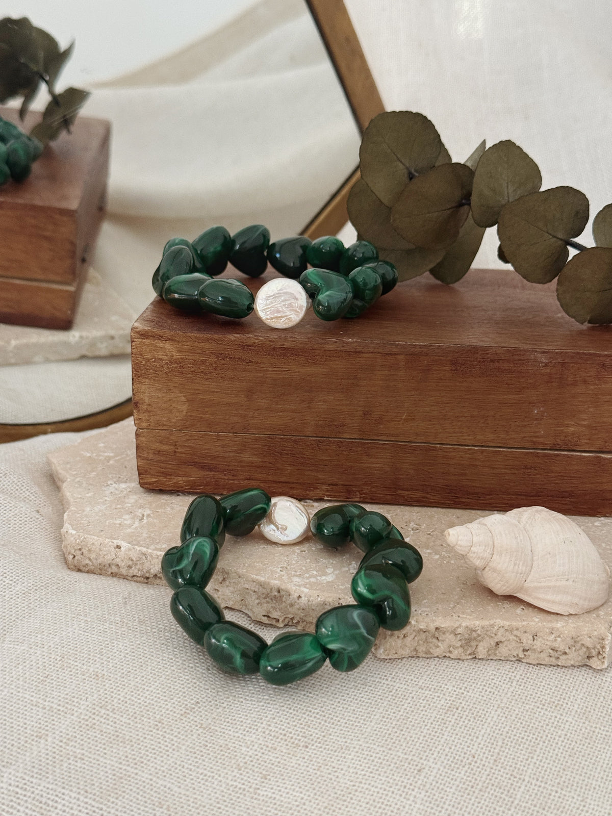 Bracelet vert sapin tendance avec coeur vert élastique