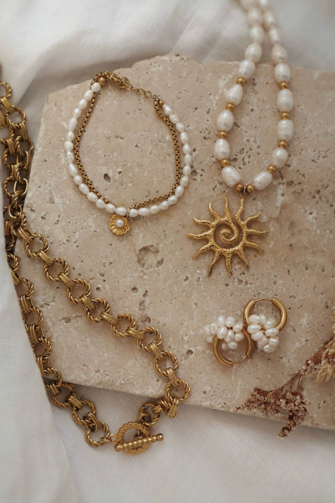 bracelet collier boucles blanc et doré acier