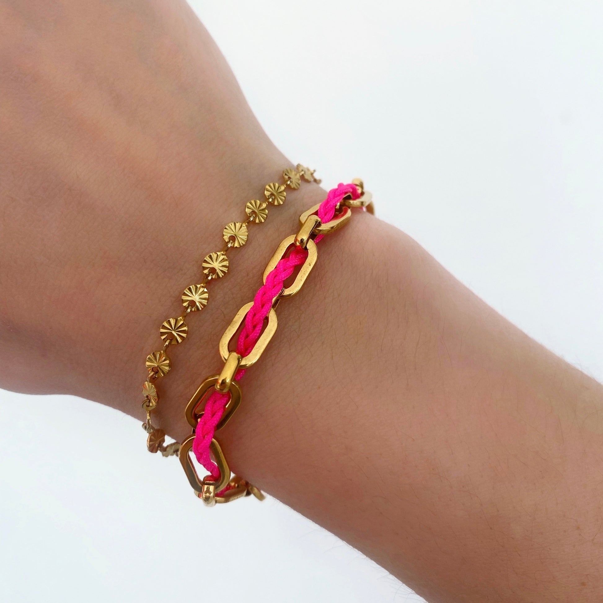 femme bracelet accumulation rose fuschia