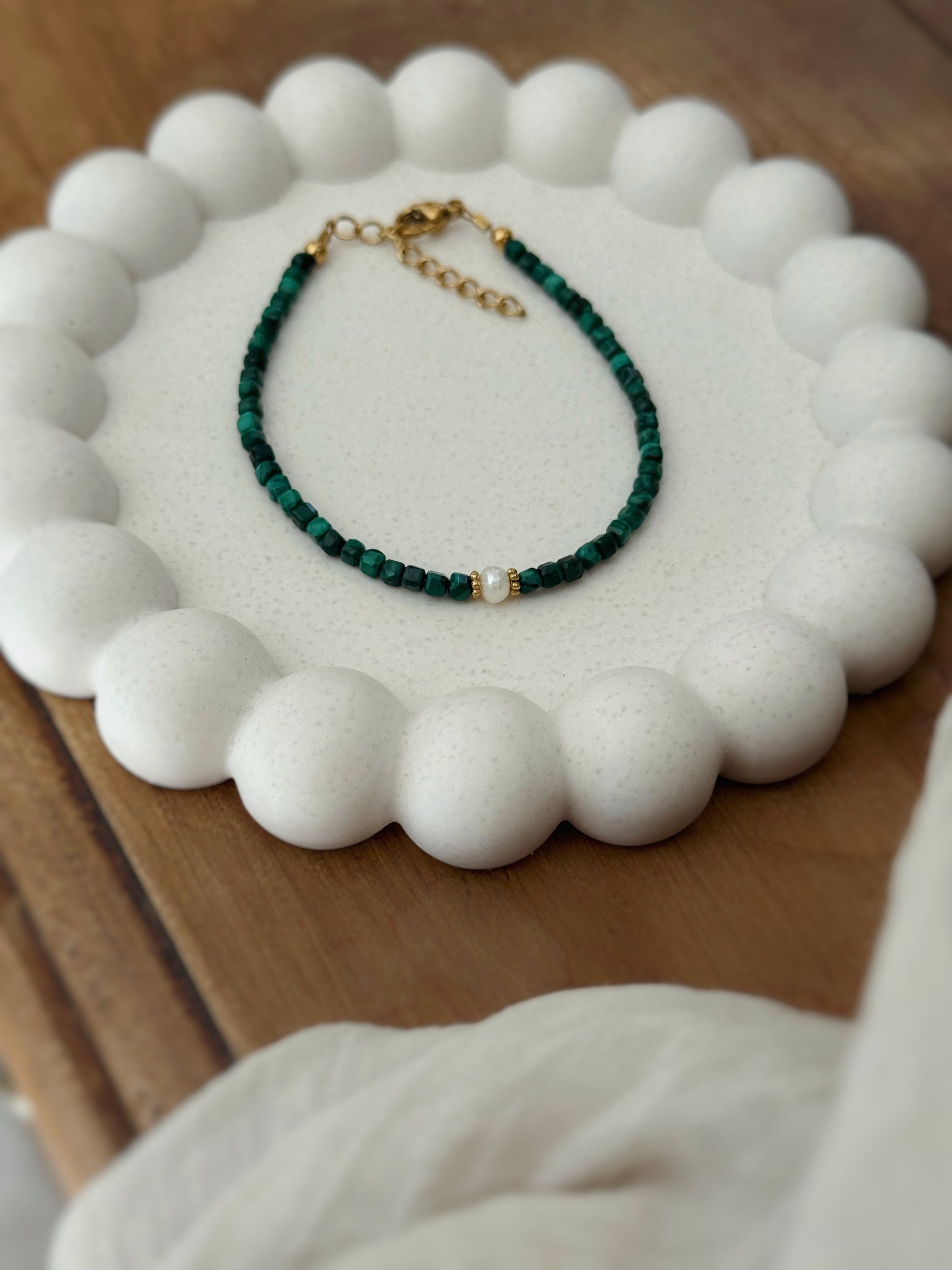 bracelet pierre malachite délicat fin doré perle centrale