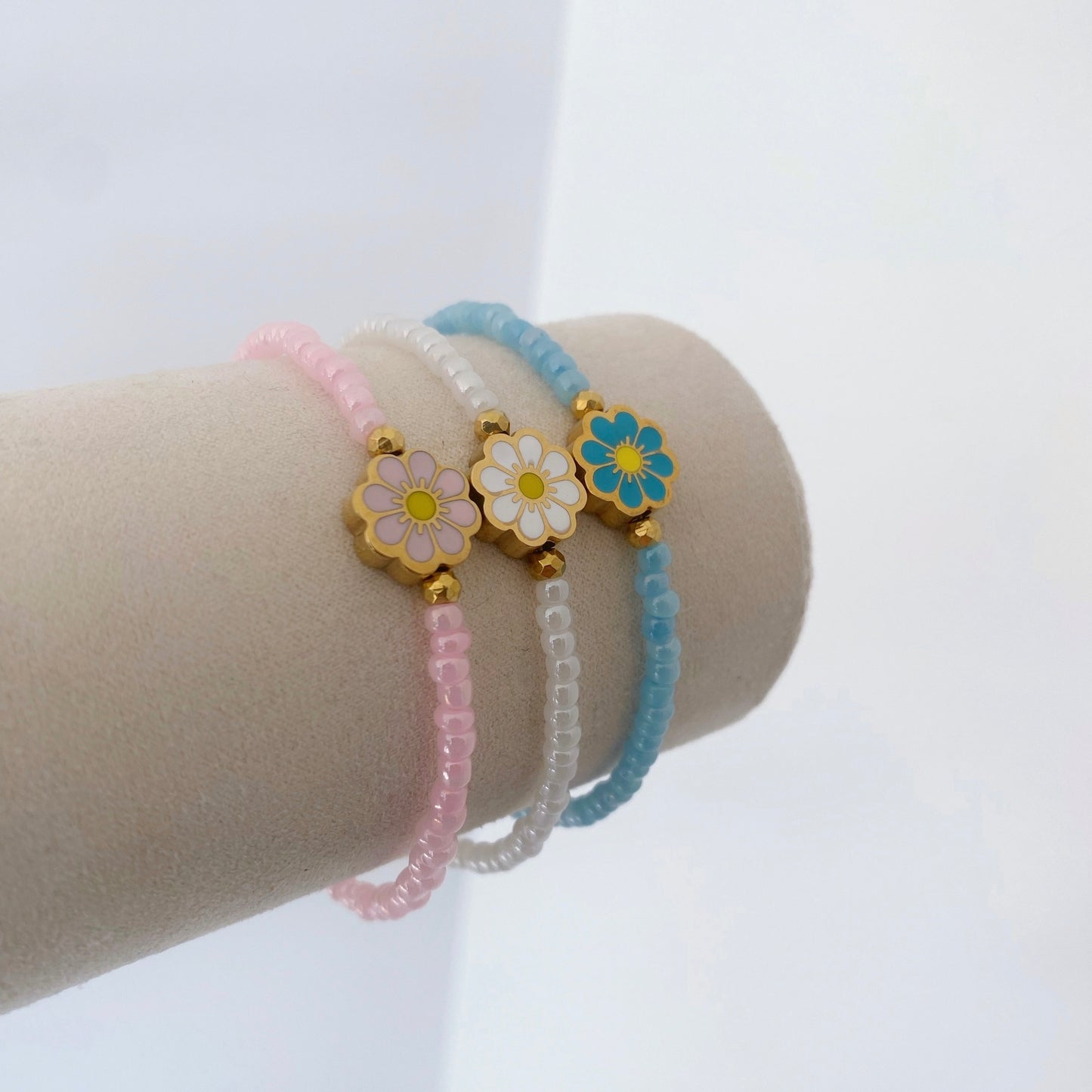 bracelet rose bleu blanc et fleur colorée