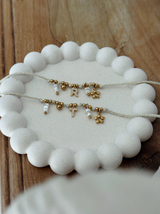 bracelet cordon et initiale charms doré fait main nacre