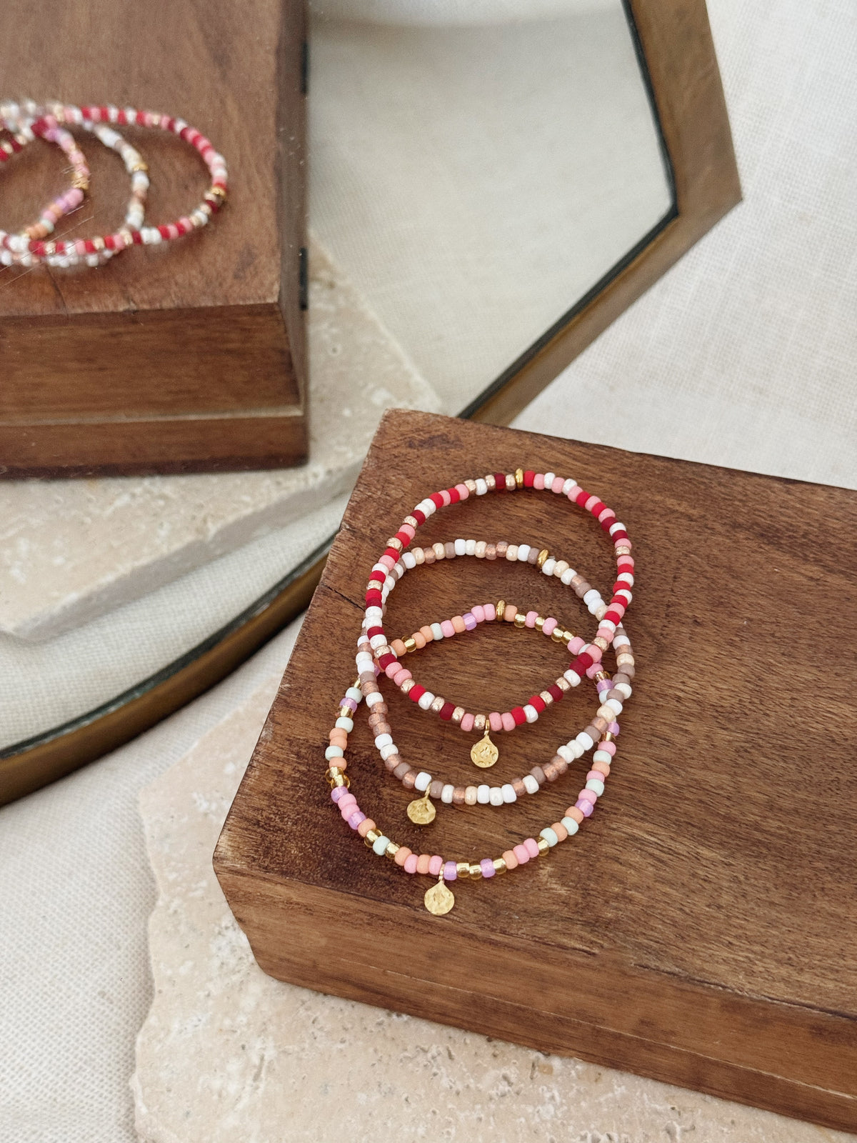 Bracelet élastique sur mesure avec couleur doré. Idéal cadeau. mix and match