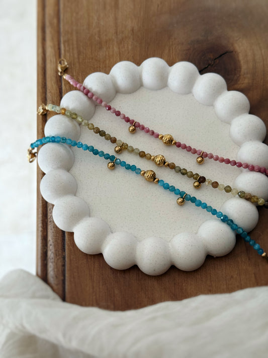 bracelet pierres naturelles colorées facettes tendance couleur rose bleu vert