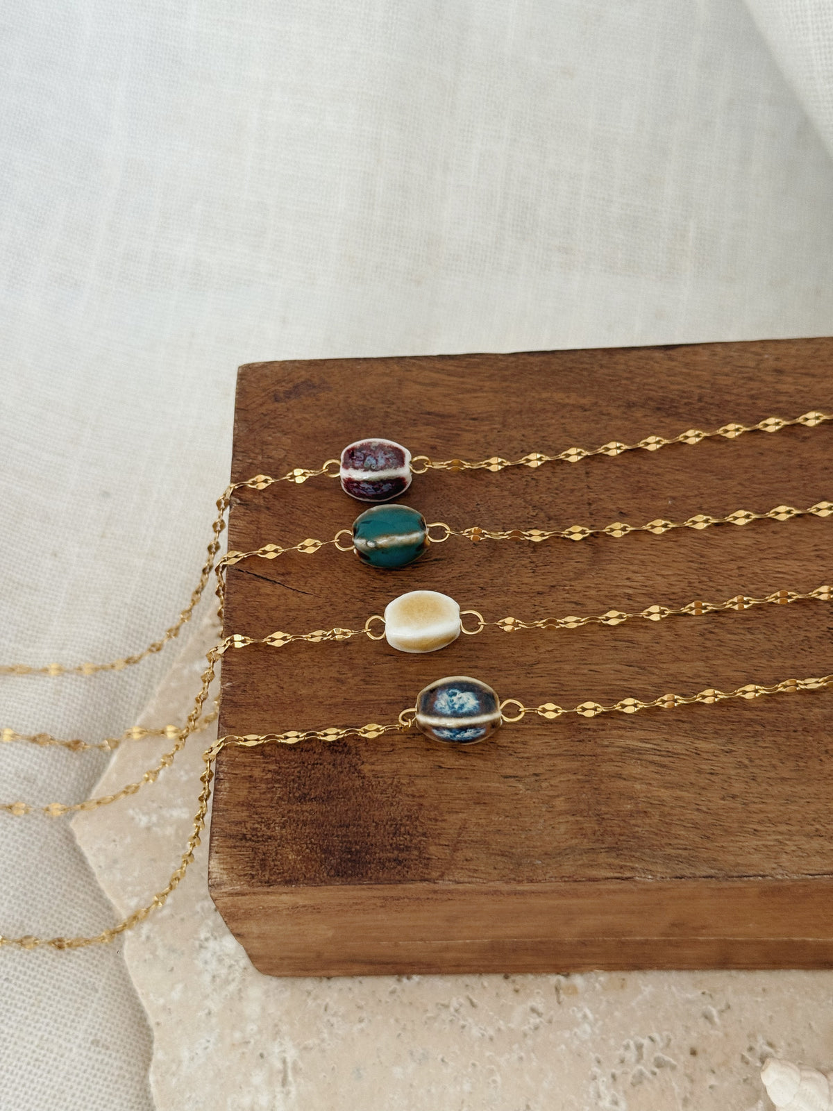 collier fait main perle céramique centrale, couleurs d'automne
