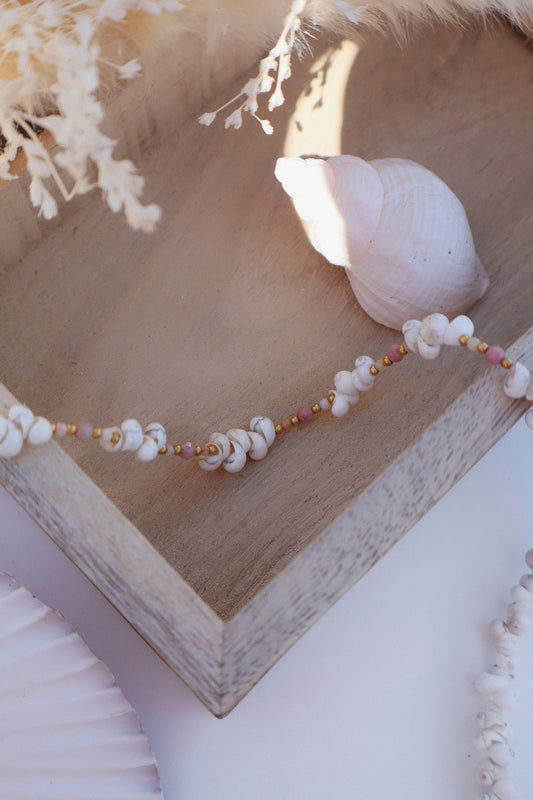 collier fait main coquillage blanc et perles naturelles
