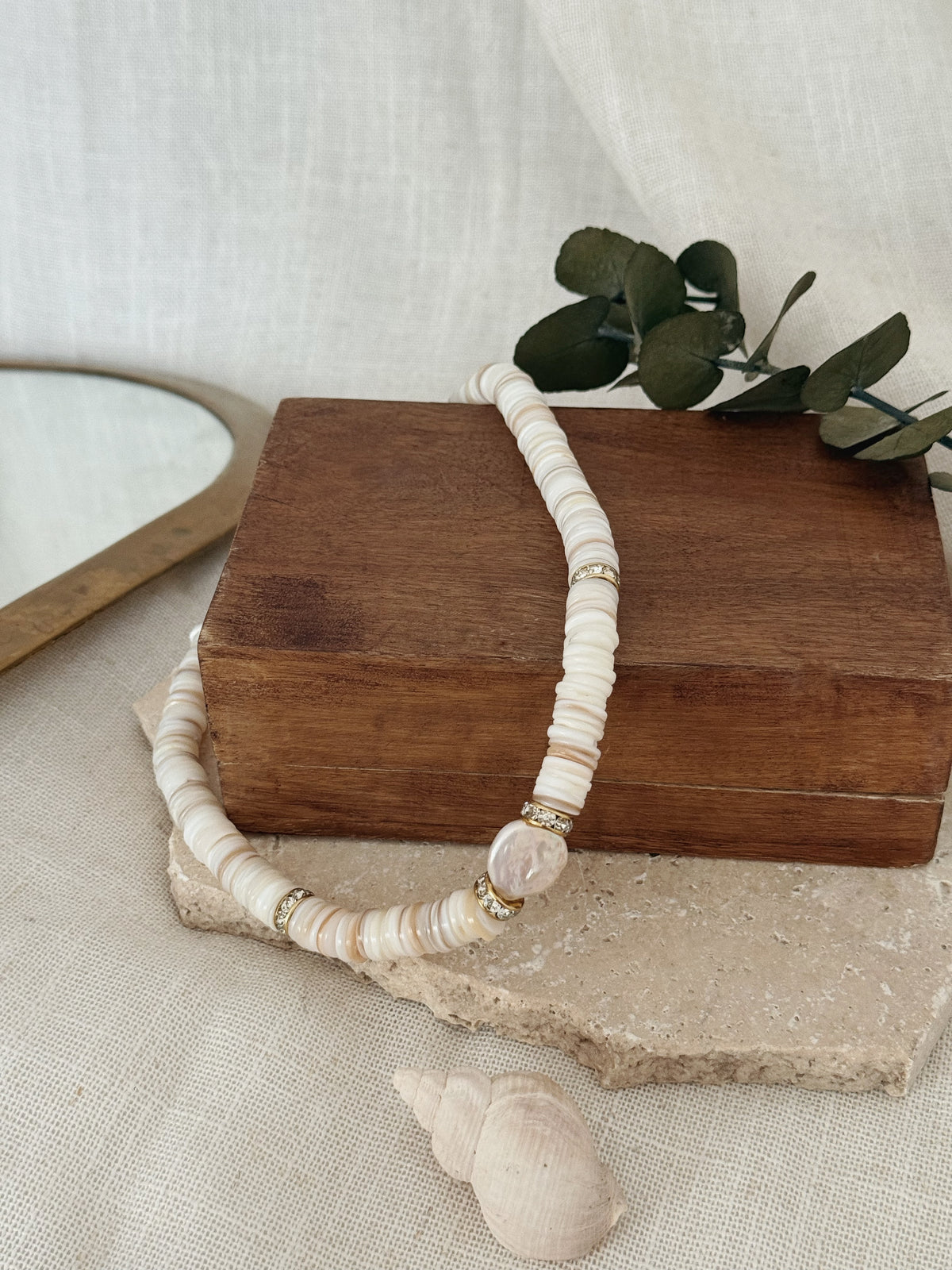 perles coquillage beige, collier créateur, fait main a Lyon