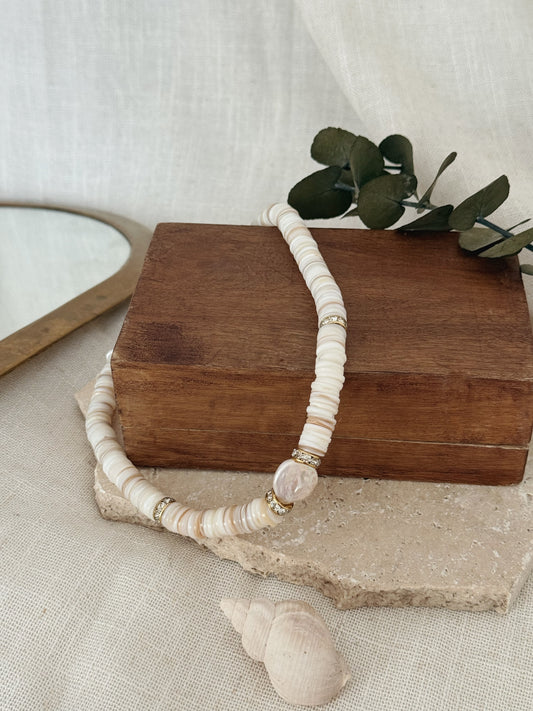perles coquillage beige, collier créateur, fait main a Lyon