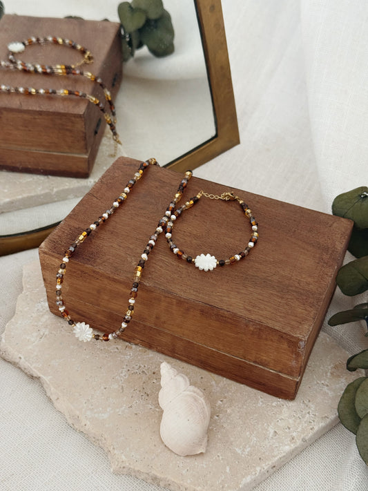 Parure faite main collier et bracelet marron mix et perle d'eau douce, fleur en nacre