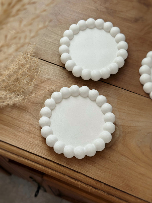 petit plateau rond jesmonite sable