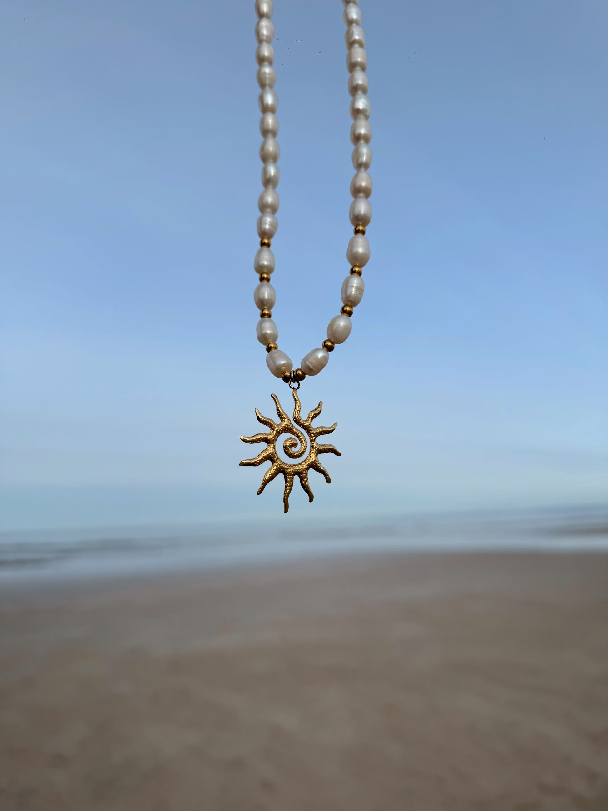 perles d'eau douce collier long avec pendentif soleil bohème