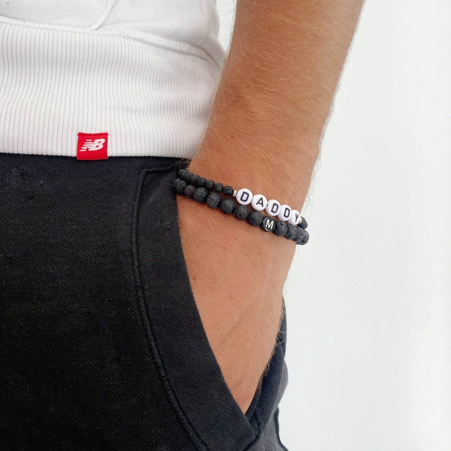 bracelet en pierre de lave pour homme personnalisable avec prénom ou initiale
