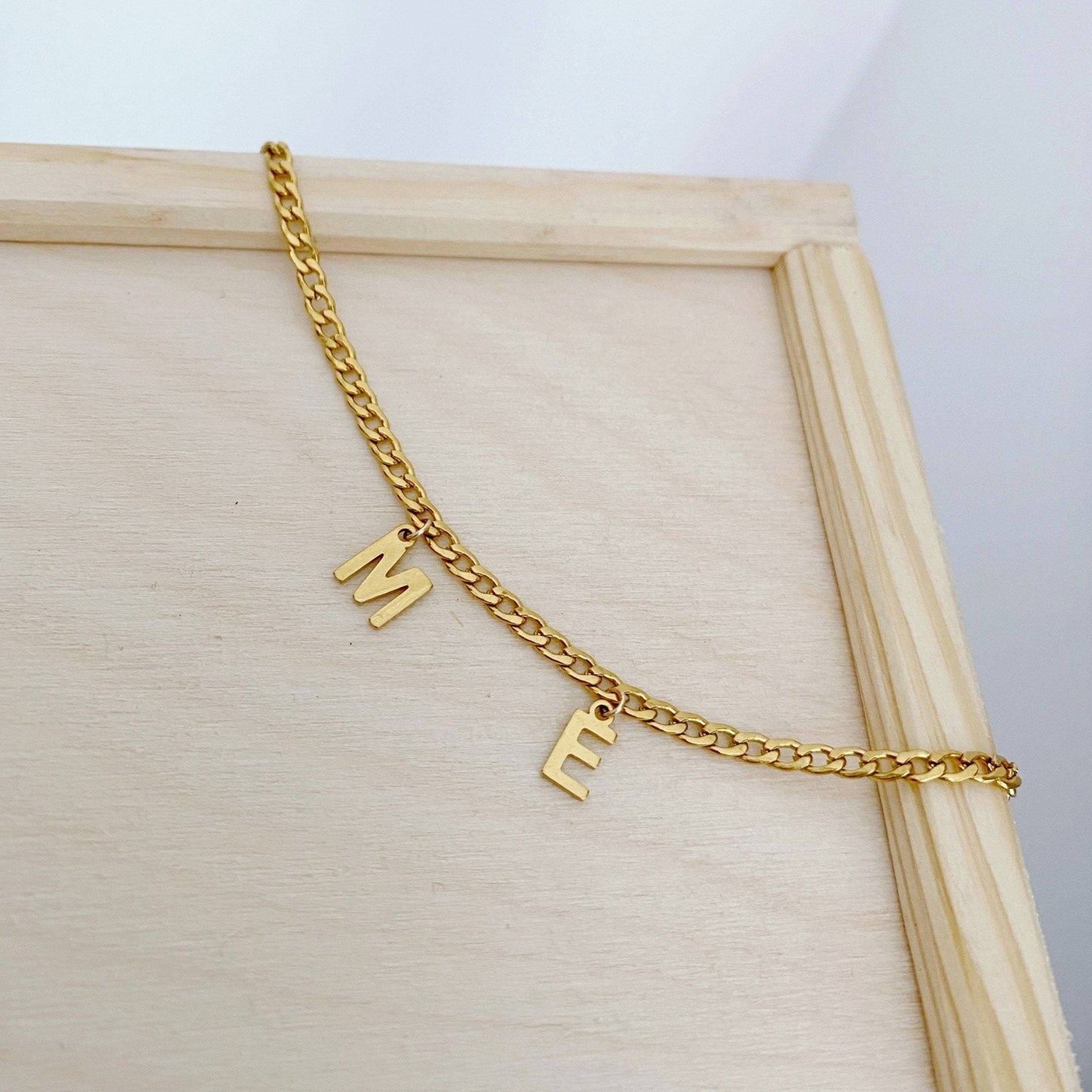 bracelet en chaine pour femme avec initiale personnalisable 