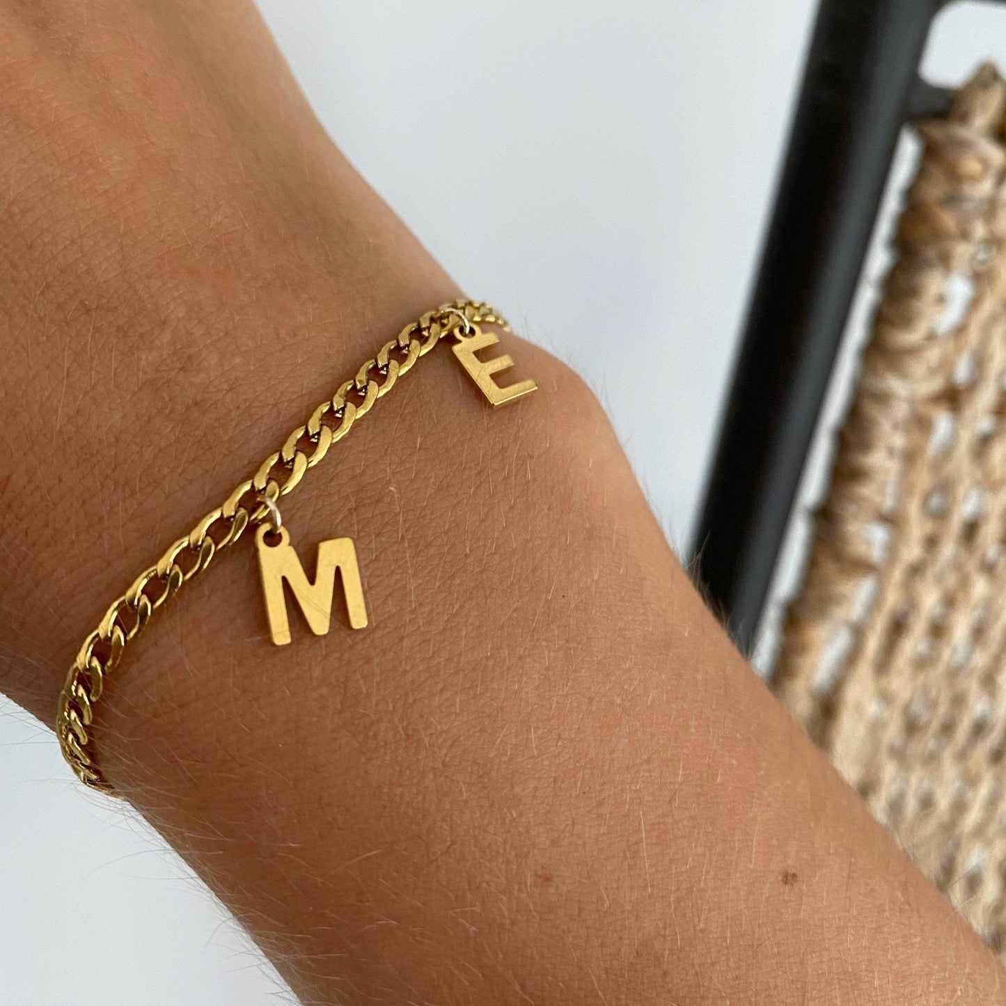 bracelet chaine pour femme avec lettre personnalisable initiale création made in France