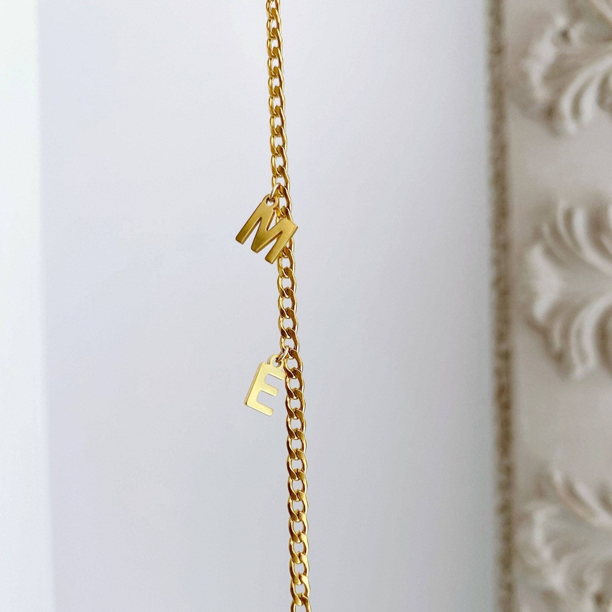 bracelet chaine petit maillon pour femme avec initiale personnalisable