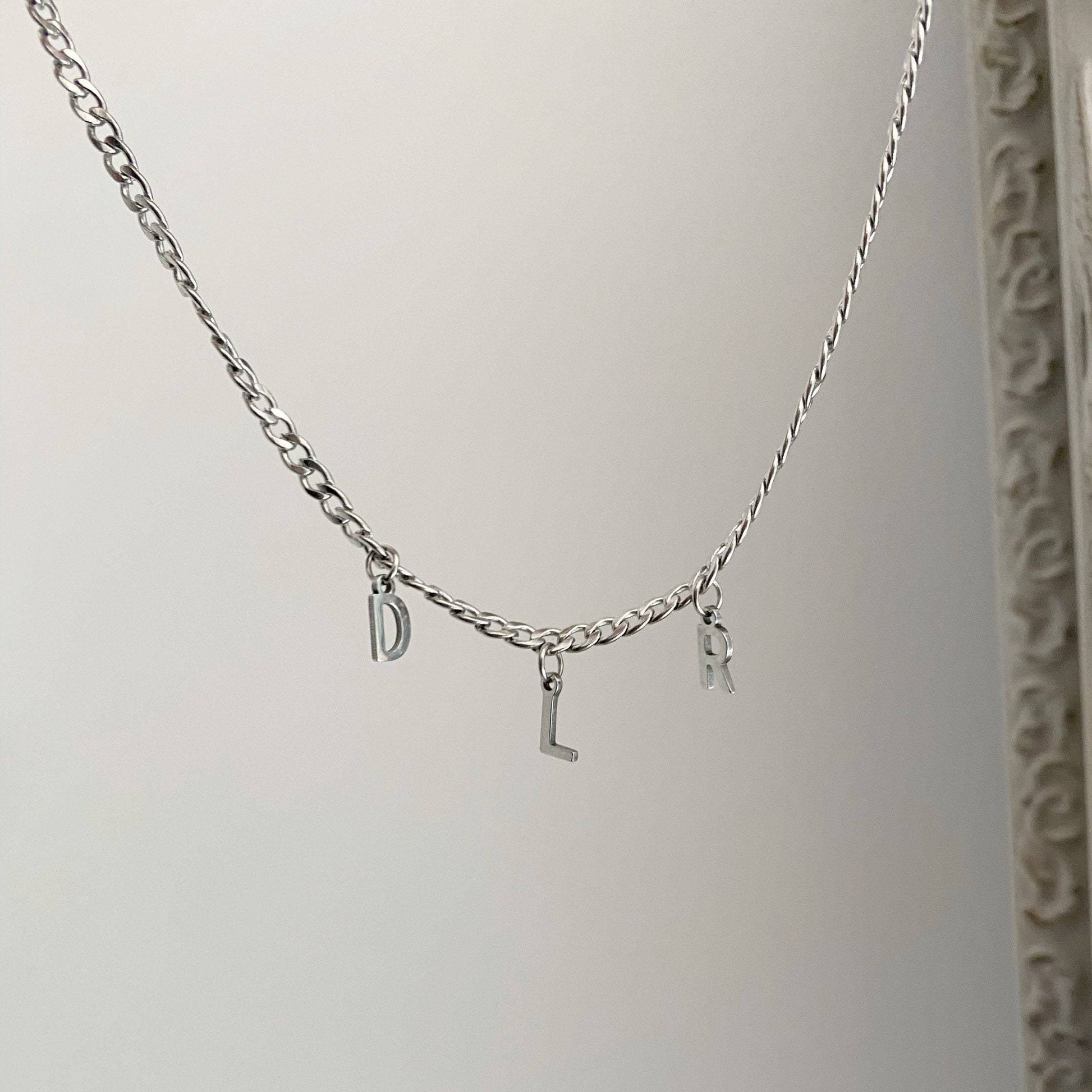 collier chaine argente personnalisable avec lettre initiale